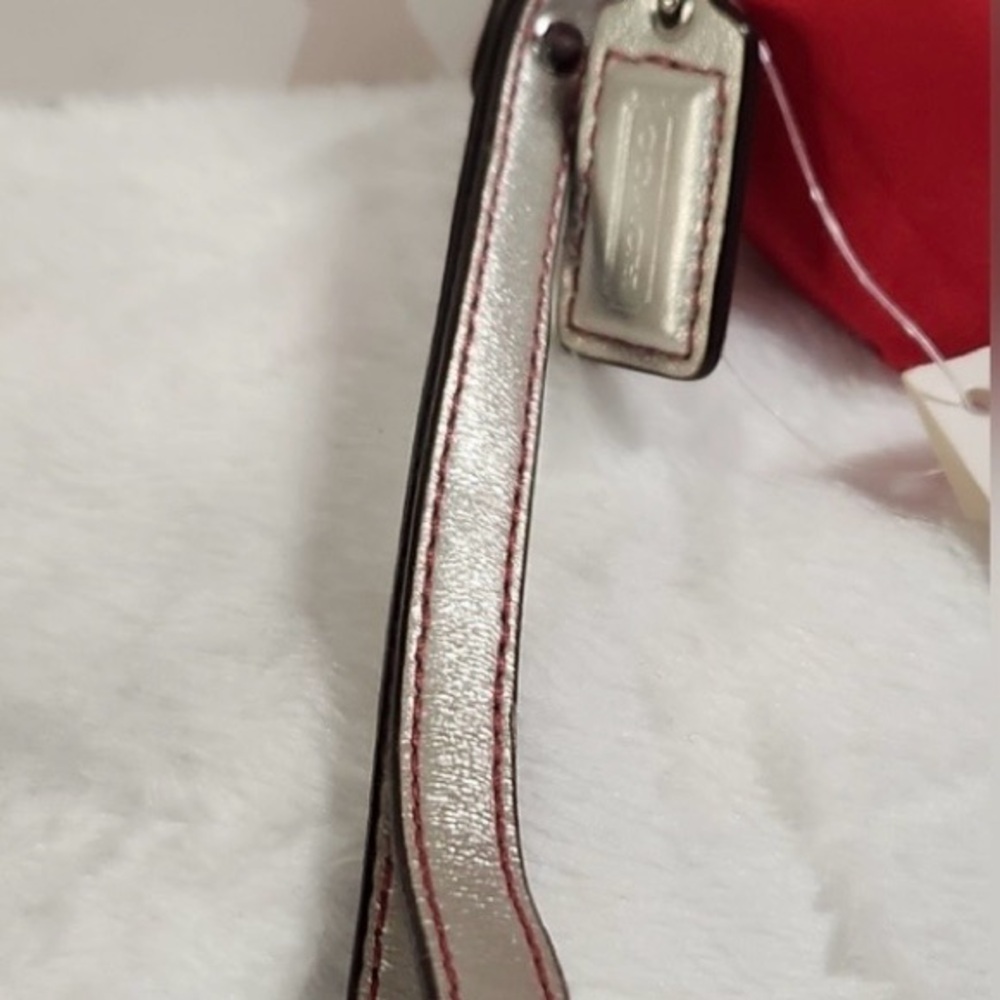 COACH KISS LOCK CLUTCH NWT - Picture 4 of 7
